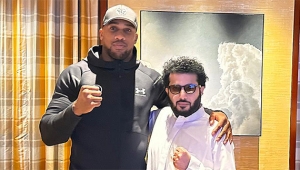 ALALSHIKH I JOSHUA CZEKAJĄ NA WYNIK FURY - USYK