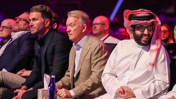 HEARN KOMENTUJE UMOWĘ ALALSHIKH - WHITE