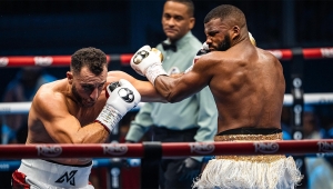 JACK (WG SĘDZIÓW) POKONAŁ MIKAELINA W WALCE O PAS WBC