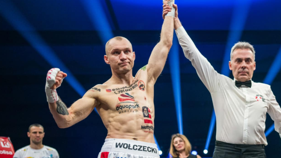 WOŁCZECKI WYGRAŁ NA PUNKTY Z HARDZEIKĄ, ZDOBYŁ PAS WBC BALTIC