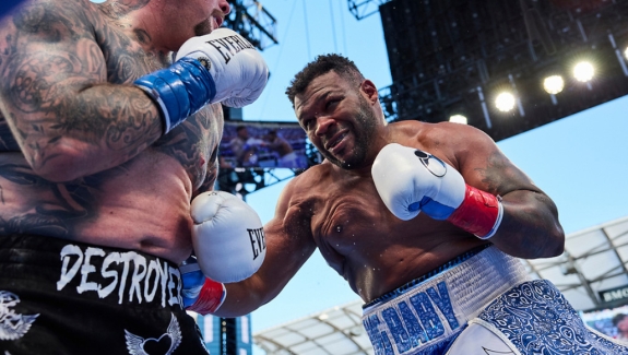 JARRELL MILLER: ROZJEACHŁBYM USYKA!