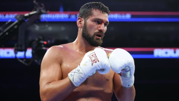 VIANELLO I COE NA UNDERCARDZIE GALI ENNIS - LIMA