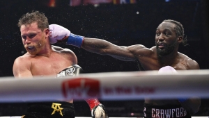 DE LA HOYA DRWI Z CANELO: CRAWFROD GO OŚMIESZYŁ