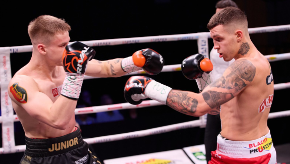 ZWYCIĘSTWO GRABOWSKIEGO Z ZARZECZNYM