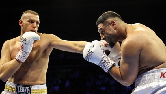 AMERYKAŃSKI EKSPERT KRYTYCZNIE O PRZERWANIU WALKI KNYBY