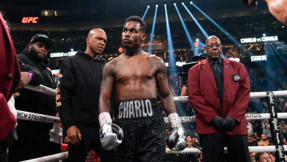 CHARLO SZUKA NOWEGO PROMOTORA