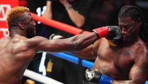 AJAGBA ZASTOPOWAŁ MARTINA W CZWARTEJ RUNDZIE 