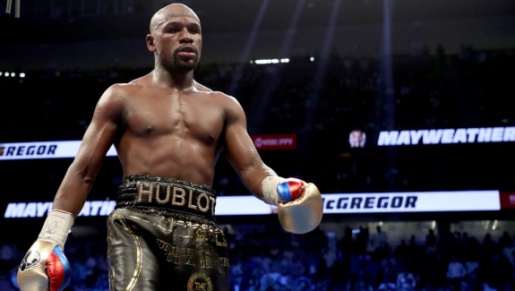 MAYWEATHER PO WALCE Z TYSONEM WRACA DO ZAWODOWEGO BOKSU