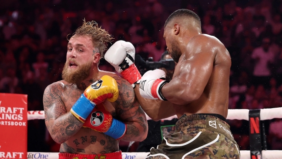 JOSHUA MOCNO POŁAMAŁ PAULA - KARIERA WSTRZYMANA