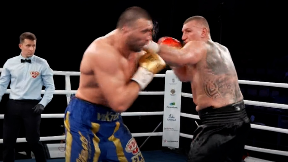 WACH PRZEGRAŁ NA PUNKTY Z WYCHRYSTEM