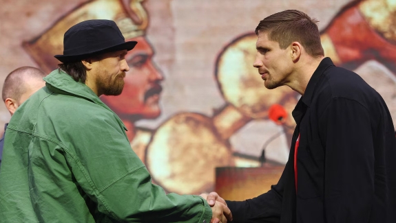 USYK - VERHOEVEN: DZIWNE STANOWISKO FEDERACJI WBA